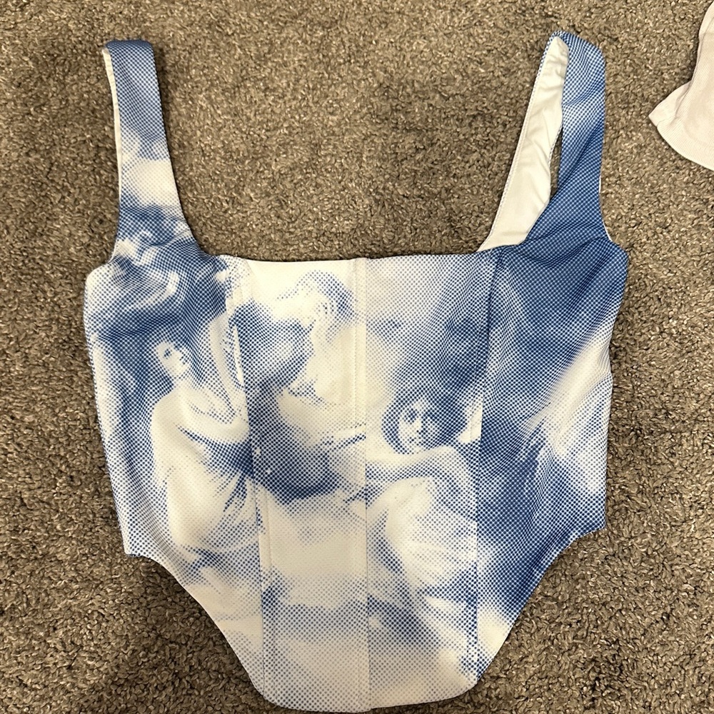 Edikted Artistic Blue and White Crop Top